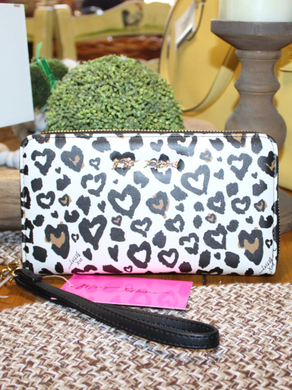 NWT Betsey Johnson wristlet wallet leopard print hearts SUPER CUTE!